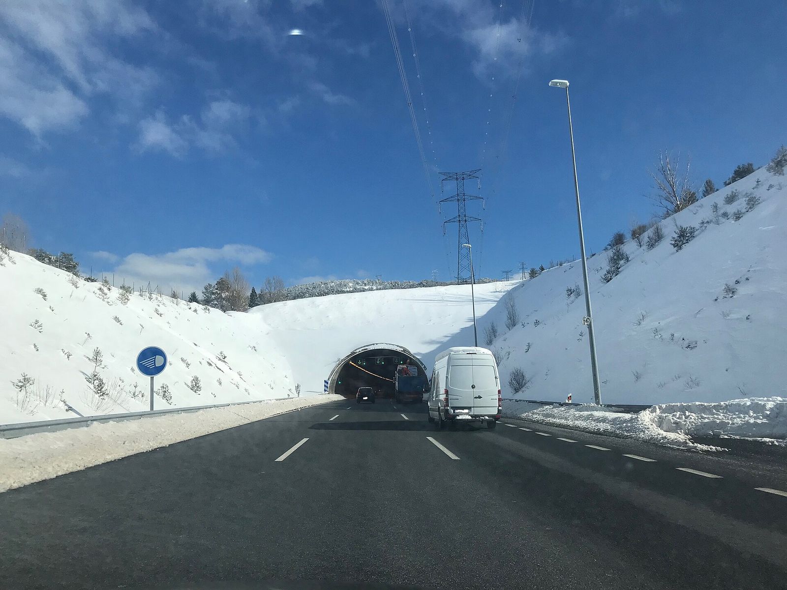 Entrada norte de un túnel de carretera